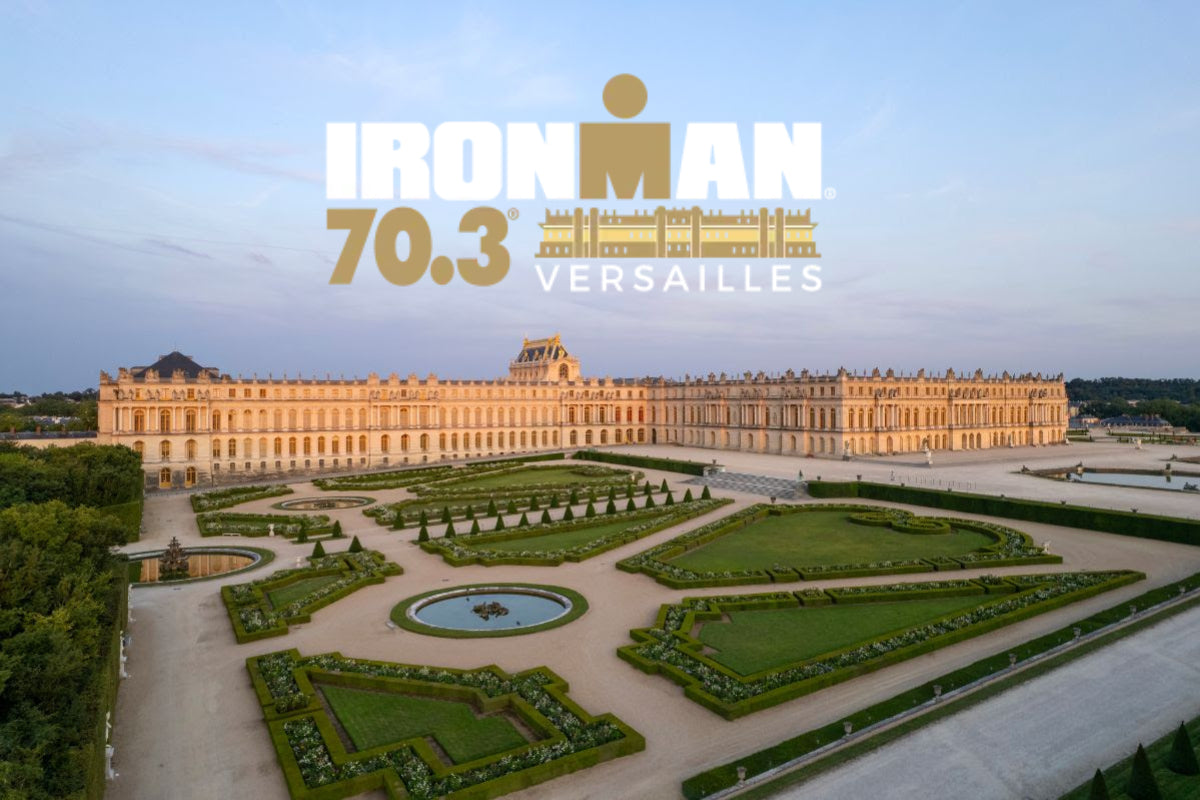 Großformatige Ansicht vom Schloss Versailles und Garten