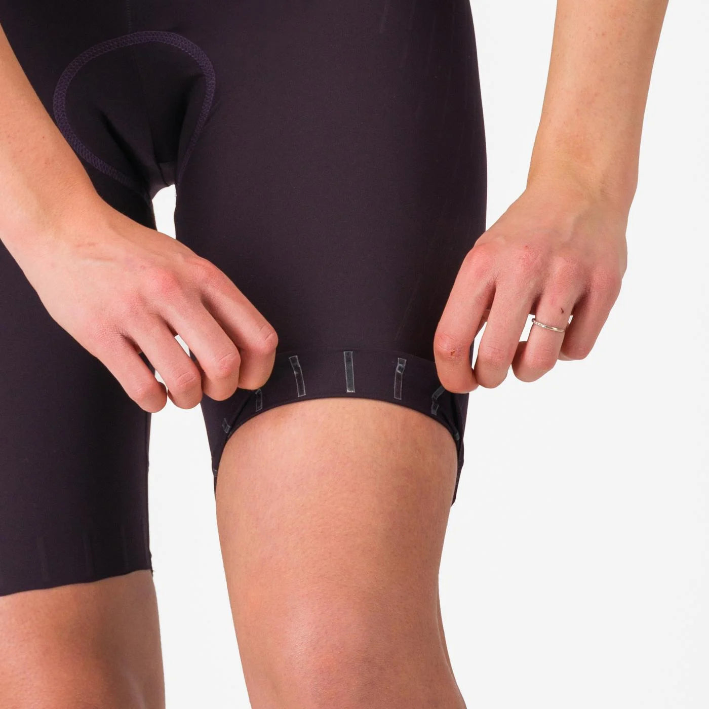 Detailansicht Anti-Rutsch-Einsätze am linken Bein