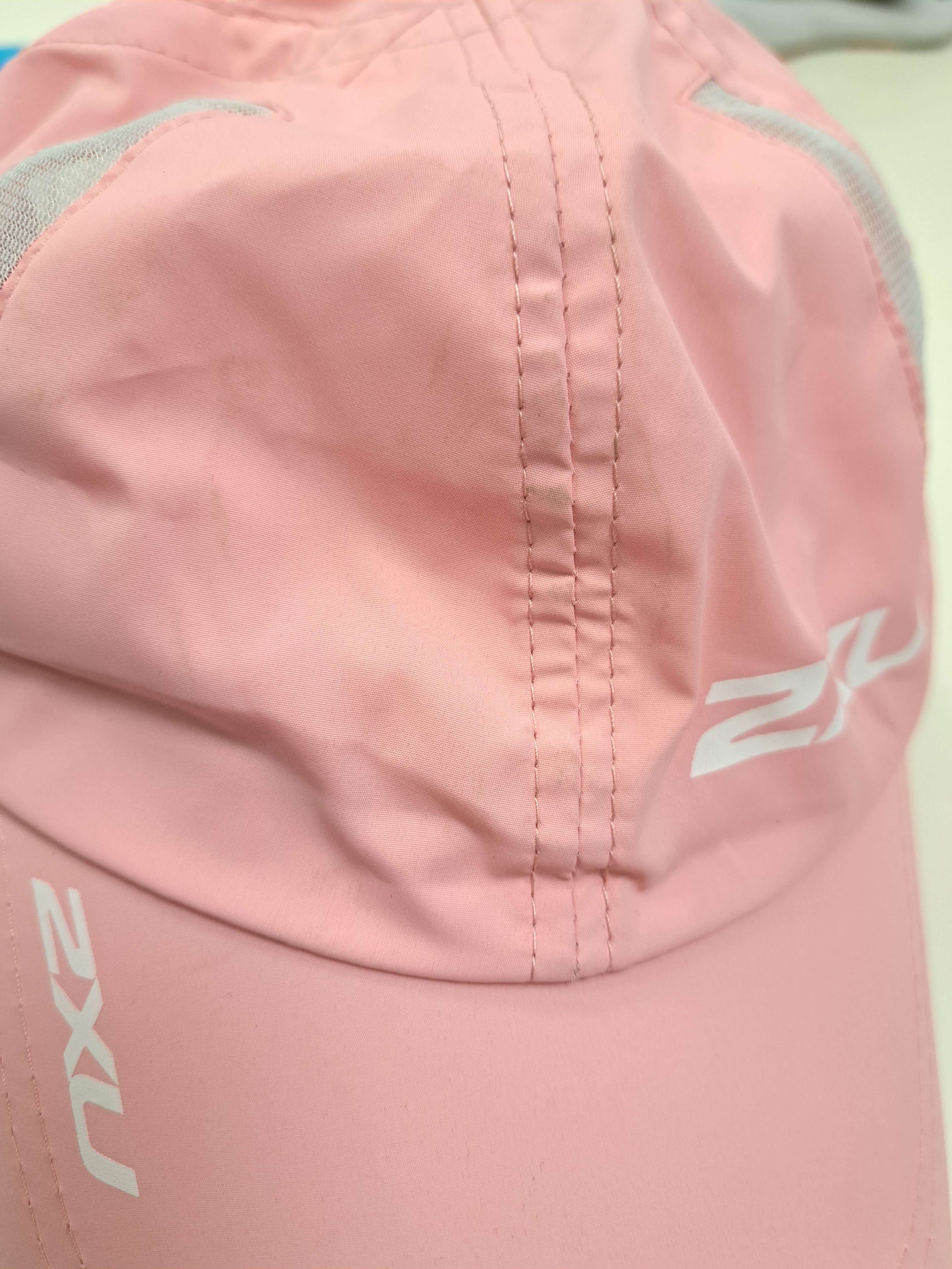 2XU Run Cap, Unisex, Kappe, Bossom/White, B-Ware, kein Umtausch