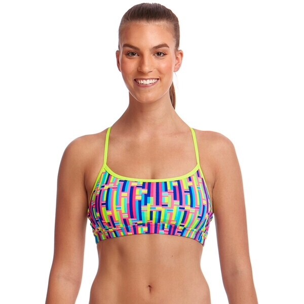 Tragebild Ansicht Badetop von vorne