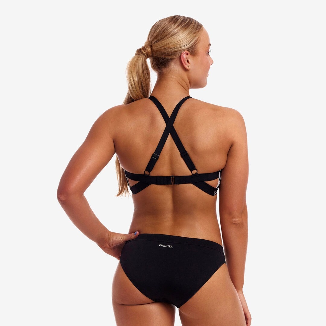 Tragebild Badeoberteil Ansicht von hinten