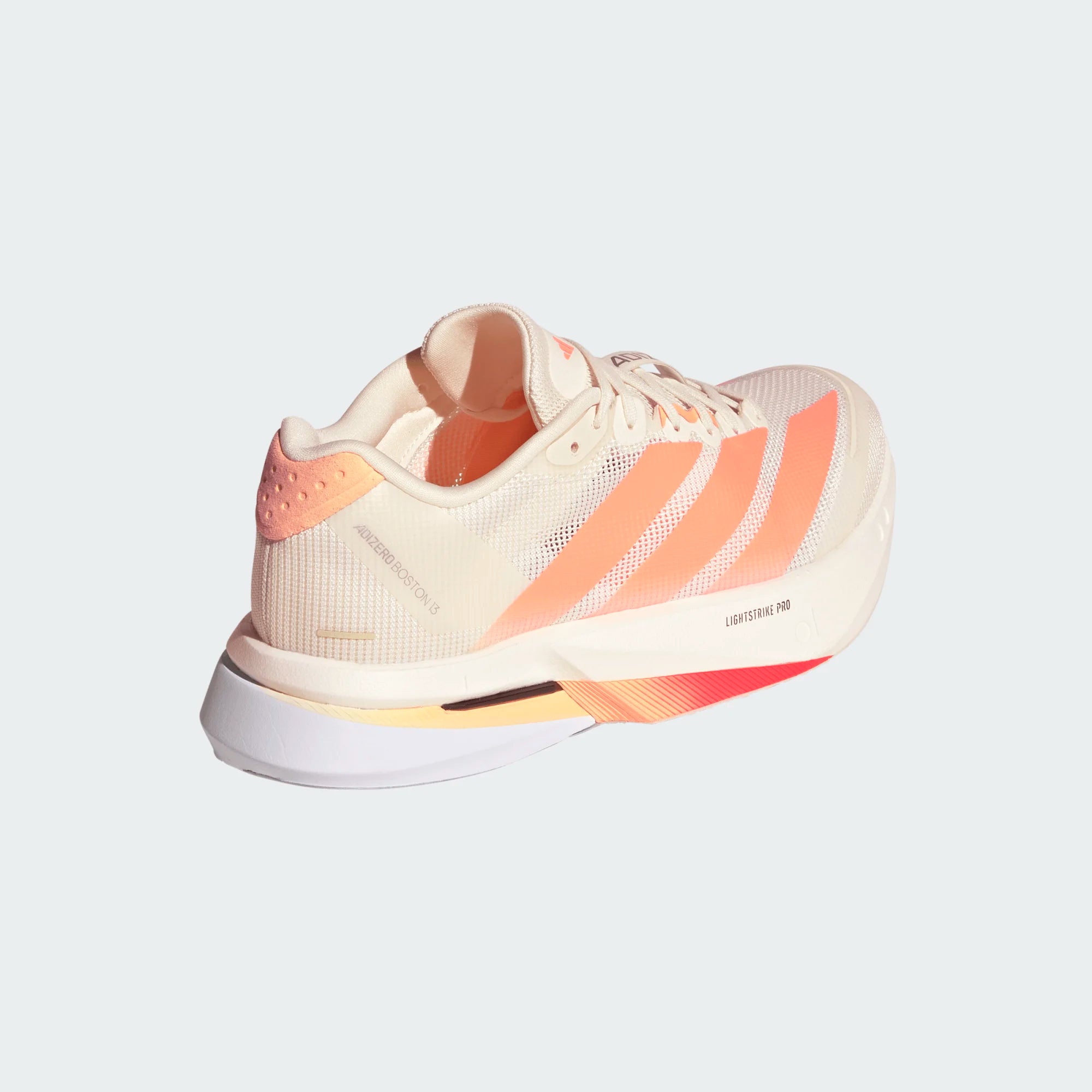 Schrägansicht rechter Schuh von hinten