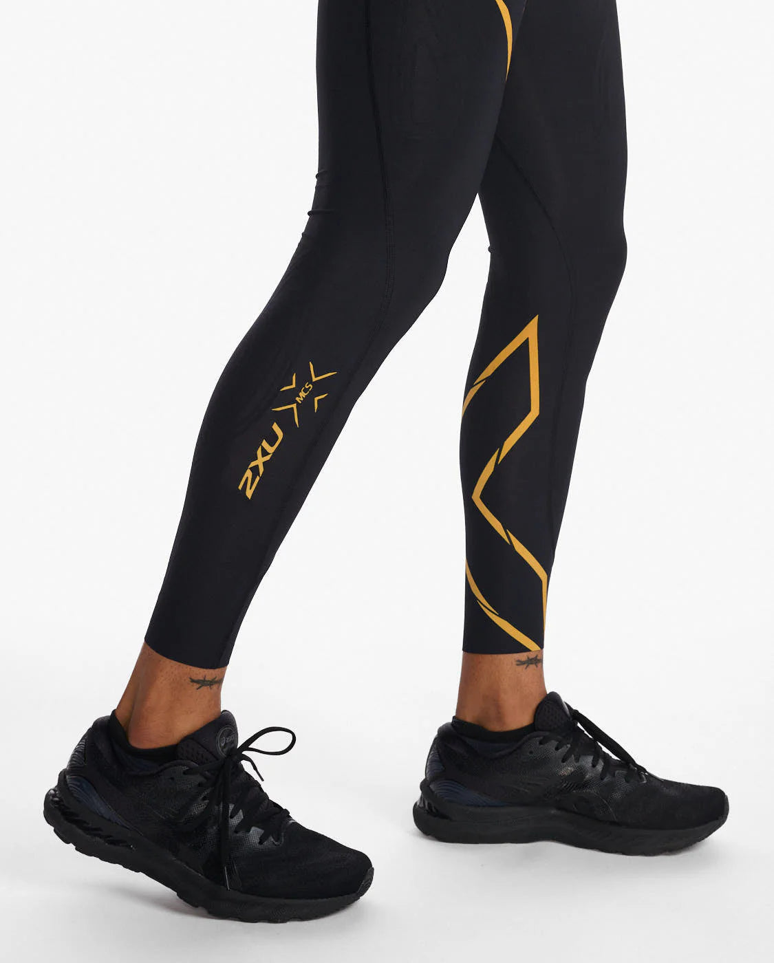 2XU MCS Run Compression Tights, Herren, Laufhose, Black/Turmeric Reflective