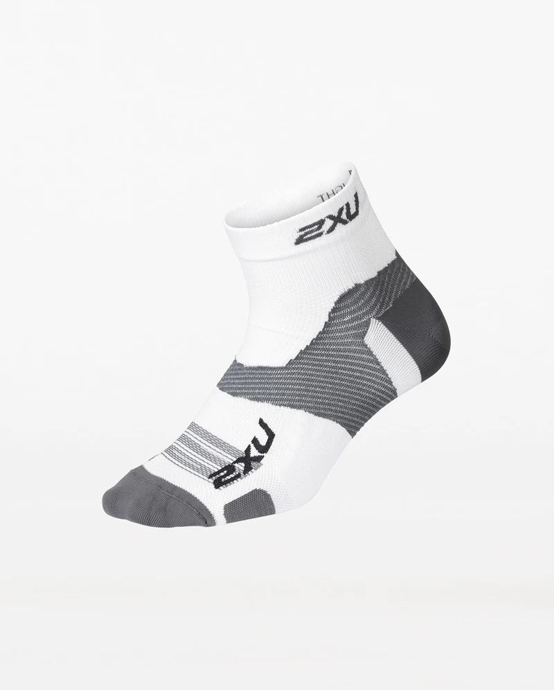 2XU VECTR Ultralight 1/4 Crew Socks, White/Grey