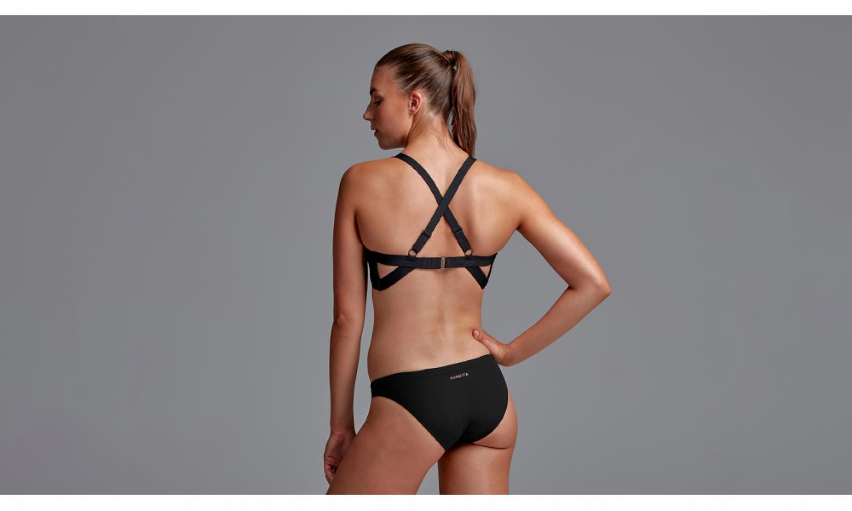 Tragebild Badeoberteil von hinten