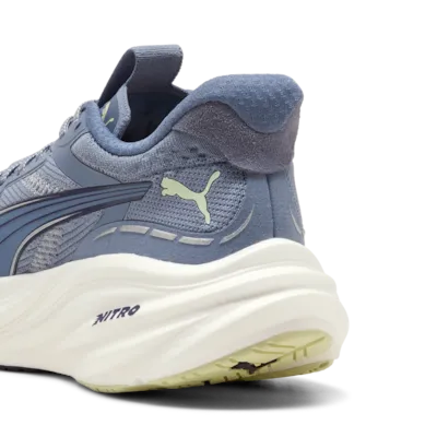 Detailansicht linker Schuh Fersenbereich